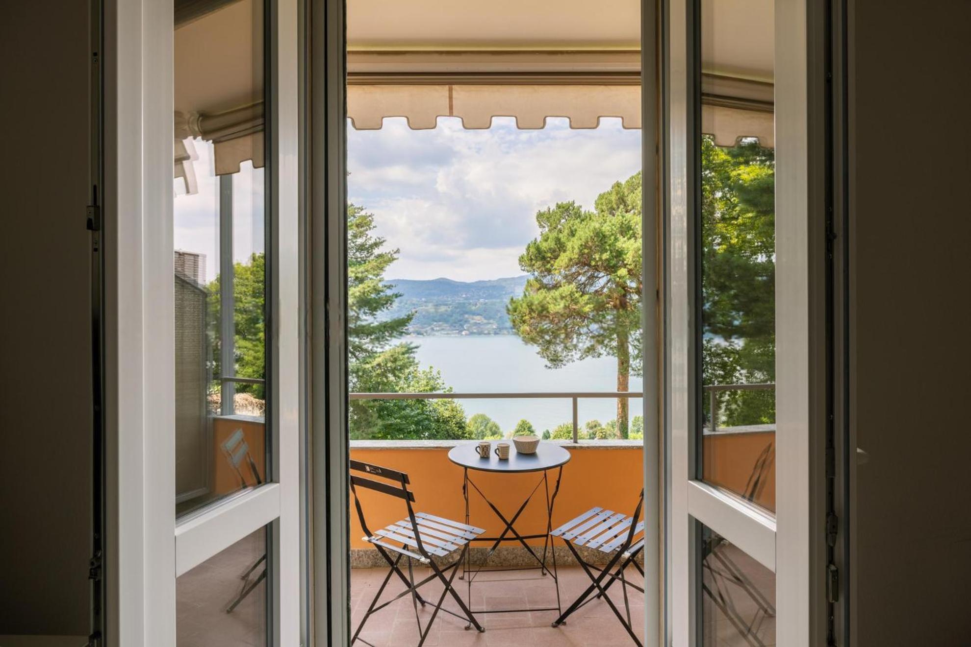 La Casa Di Giulia - Holiday Home Ranco Kültér fotó